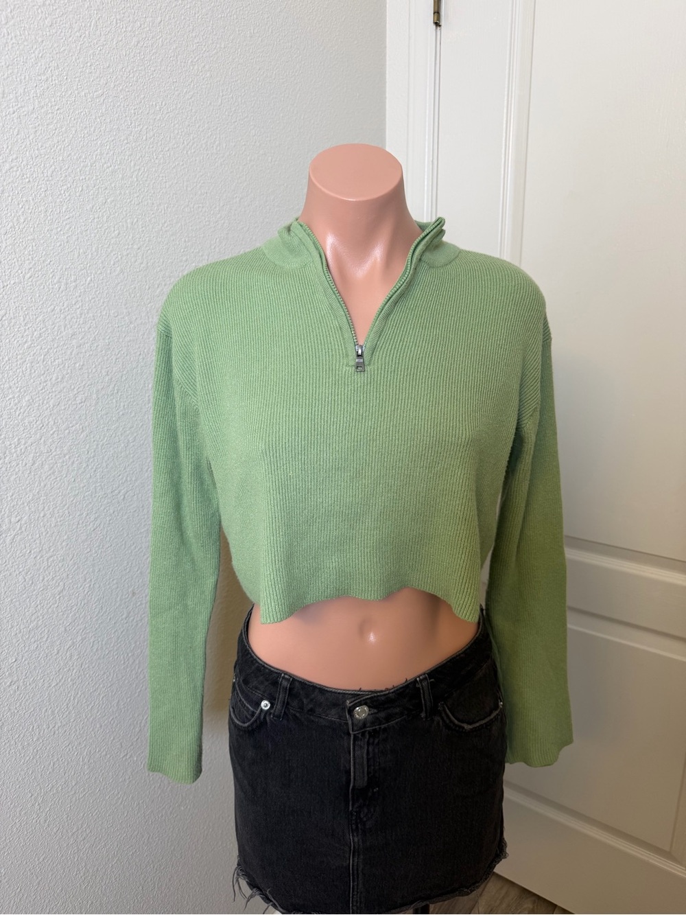 La Hearts Light Green Cropped V-Neck Half-Zip Sweater